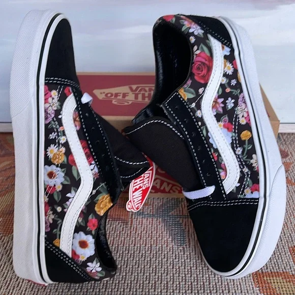 Vans WMNS Old Skool
(Lux Floral) Digi Floral/
VN0A38G1U5H
Sneakers - Picture 11 of 16